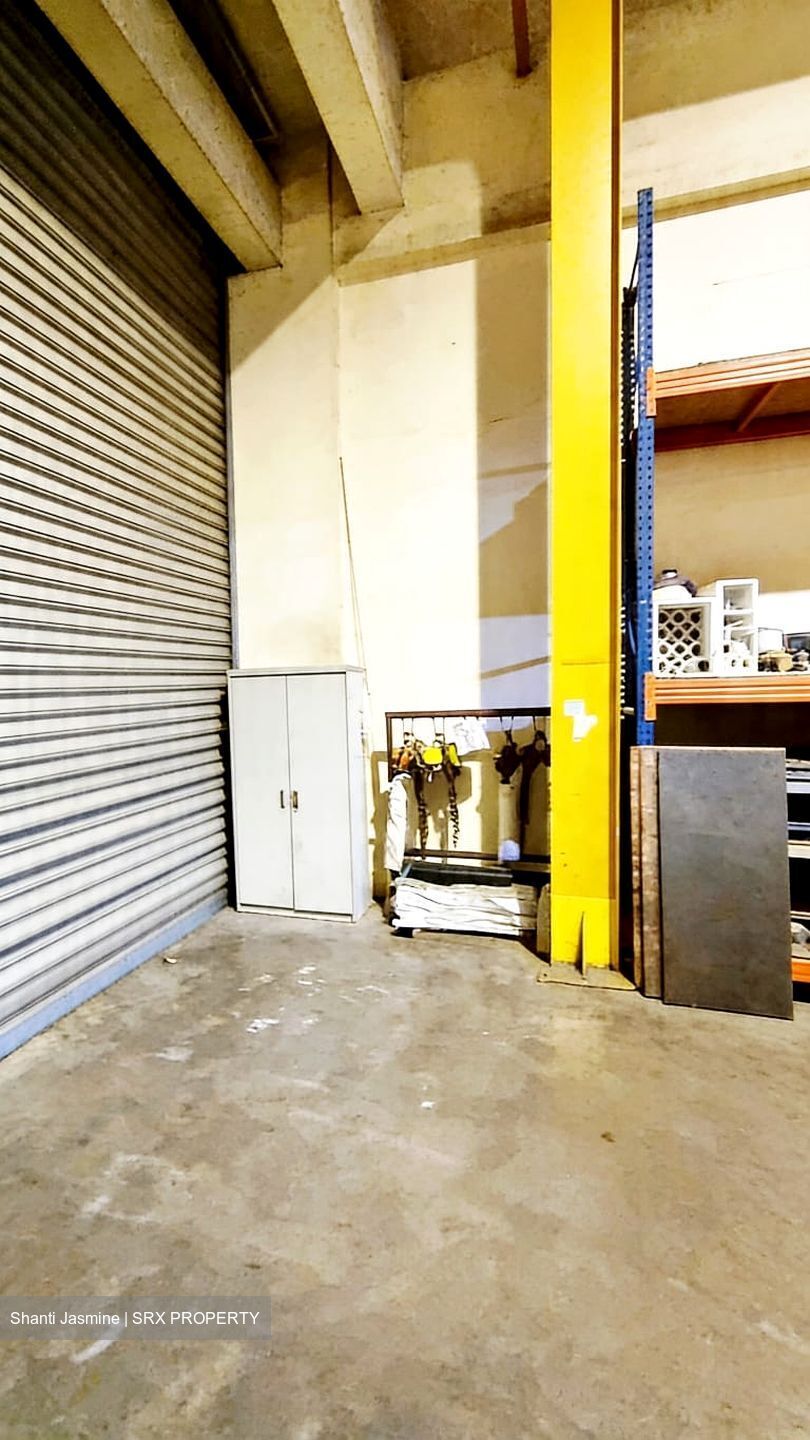Tuas Lot (D22), Warehouse #549304011